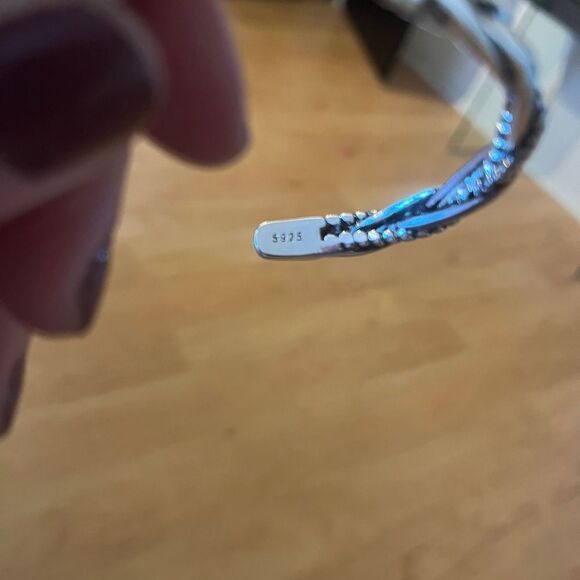 The Santa Fe Open Bangle bracelet in antiqued 925 silver. Unisex - Picture 3 of 14